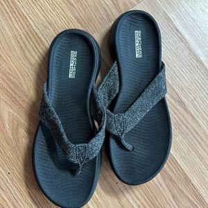 Sketches size 6 slip on‎ flop